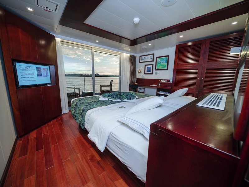 Upper Deck Cabin with Small Terrace